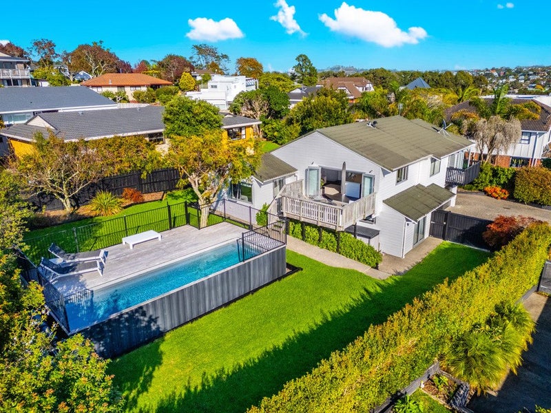 16 Coldham Crescent, Saint Johns, Auckland - Carousel 1