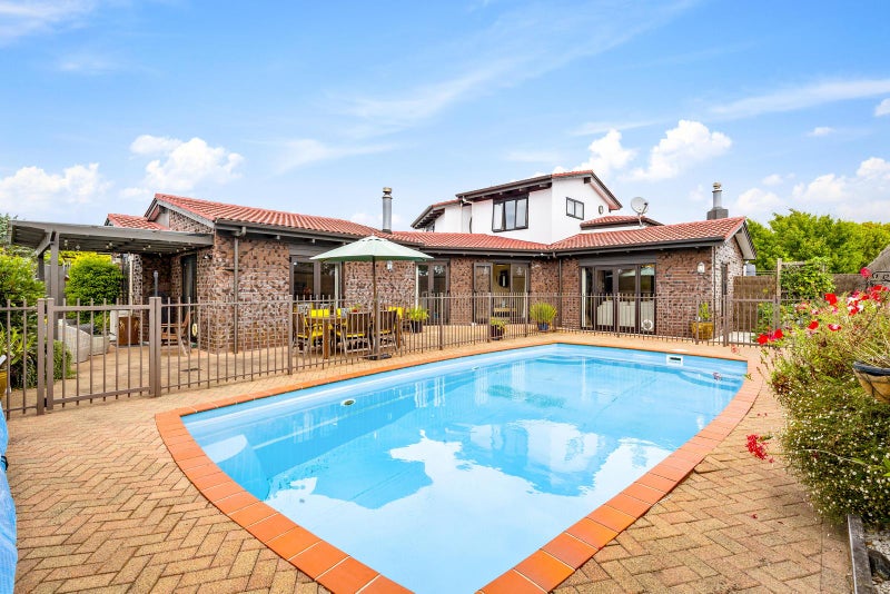 22 Matuhi Rise, Henderson, Auckland - Carousel 1