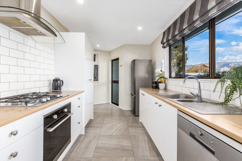 55 Larchmont Grove, Totara Park, Upper Hutt - Carousel 2