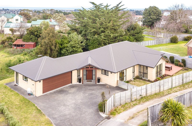 6 St Johns Heights, Otamatea, Whanganui - Carousel 1