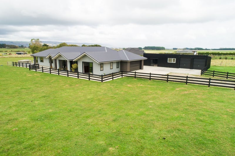 21 Meavy Lane, Ashhurst, Palmerston North - Carousel 2