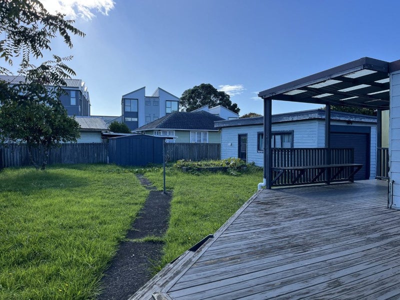 641 Te Atatu Road, Te Atatu Peninsula, Auckland - Carousel 9