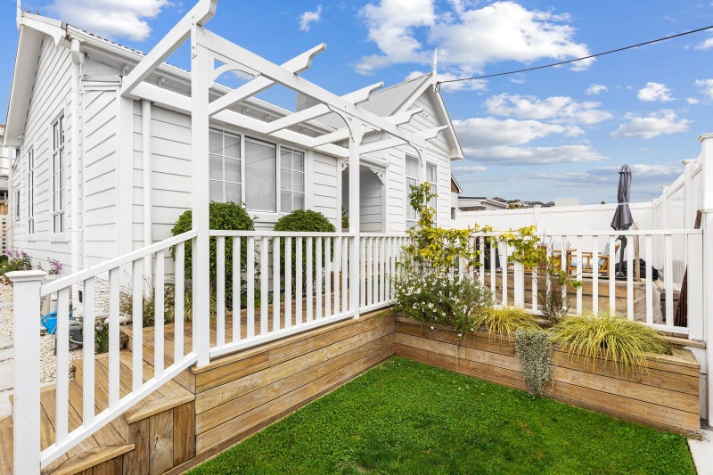 53 Gaine Street, New Plymouth, New Plymouth - Carousel 1