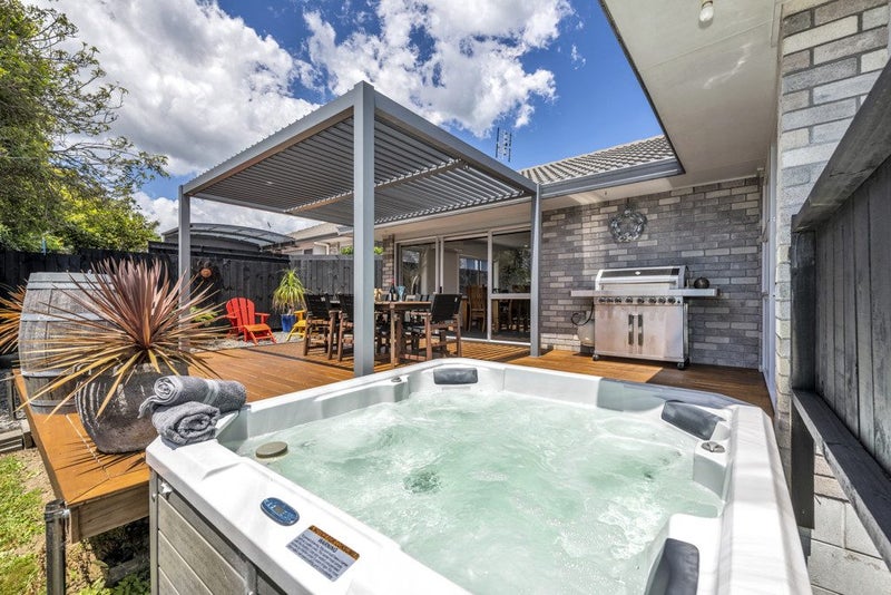 1/12 Ayrshire Place, Somerville, Manukau - Carousel 1