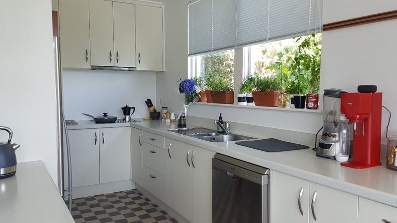 5 Gill Road, Lowry Bay, Lower Hutt - Carousel 2