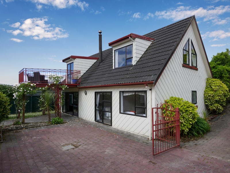 79 Kinmont Crescent, Kinmont Park, Mosgiel - Carousel 1