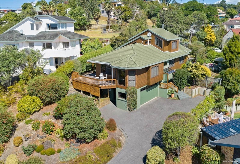 64 Bayside Drive, Browns Bay, Auckland - Carousel 1