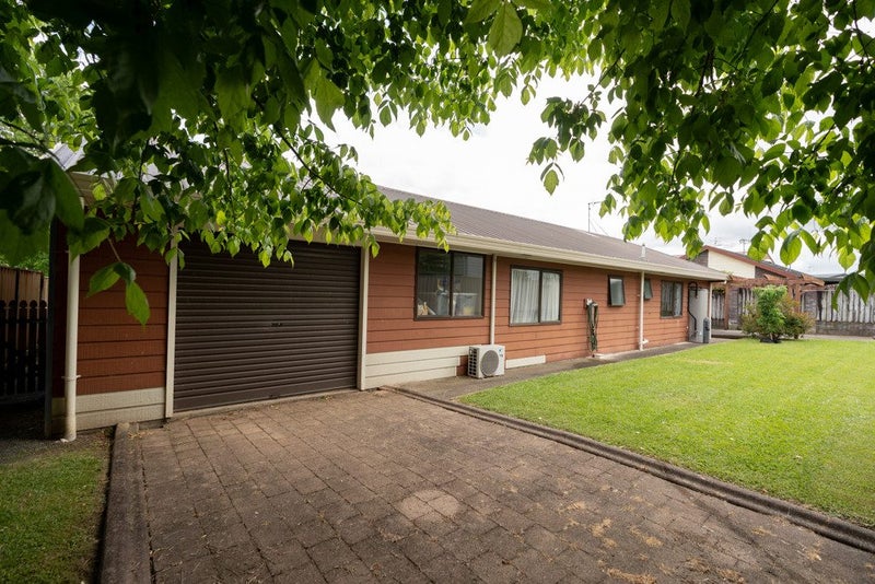 16 Oregon Crescent, Glenview, Hamilton - Carousel 2