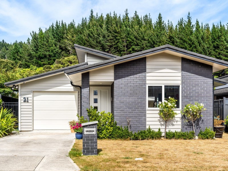 21 Somerby Mews, Silverstream, Upper Hutt - Carousel 1