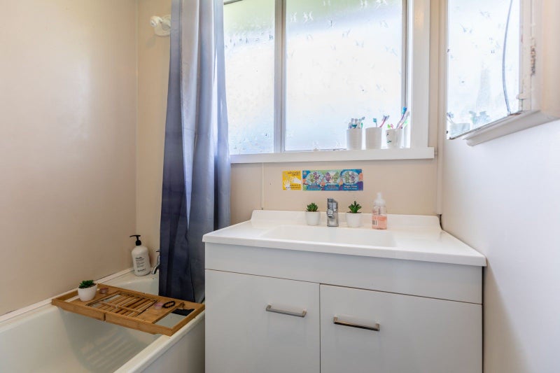 38 Hislop Avenue, Onekawa, Napier - Carousel 9
