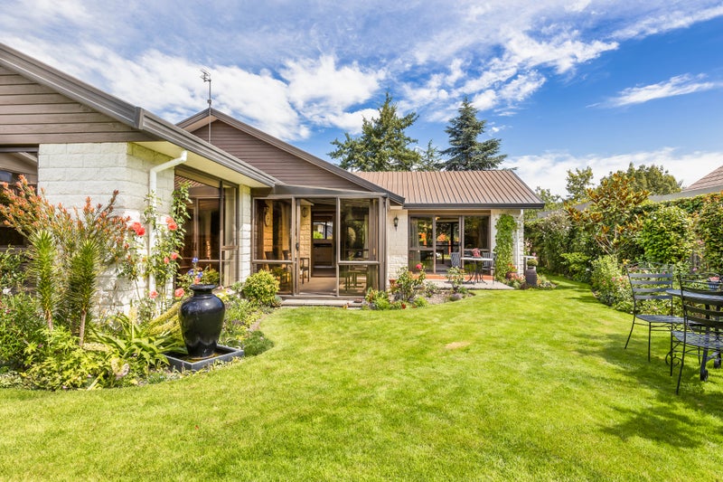 18 Crosdale Place, Burnside, Christchurch - Carousel 1