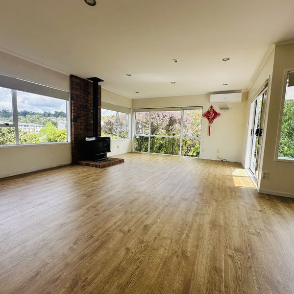 22 Segedin Place, Glenfield, Auckland - Carousel 1