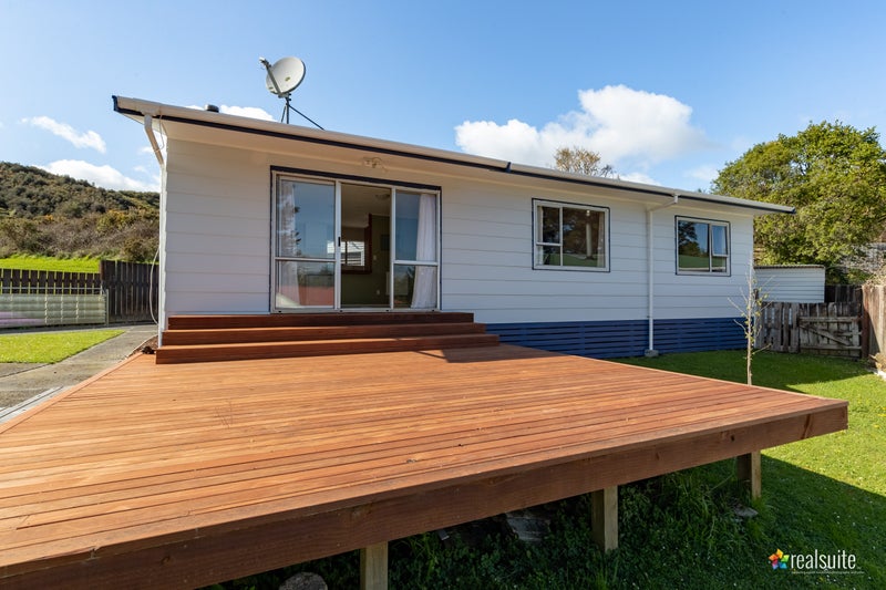 21 Oaklands Grove, Clouston Park, Upper Hutt - Carousel 1
