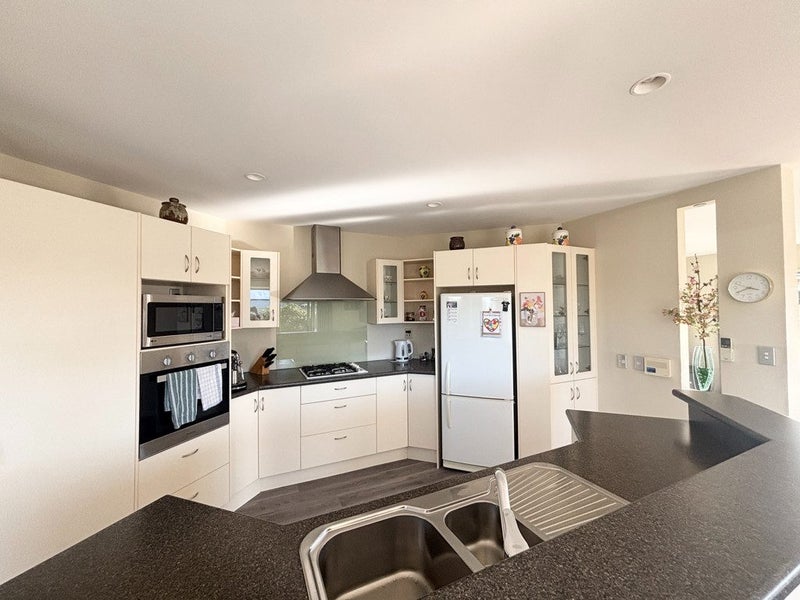 1B Amos Place, Shirley, Christchurch - Carousel 2