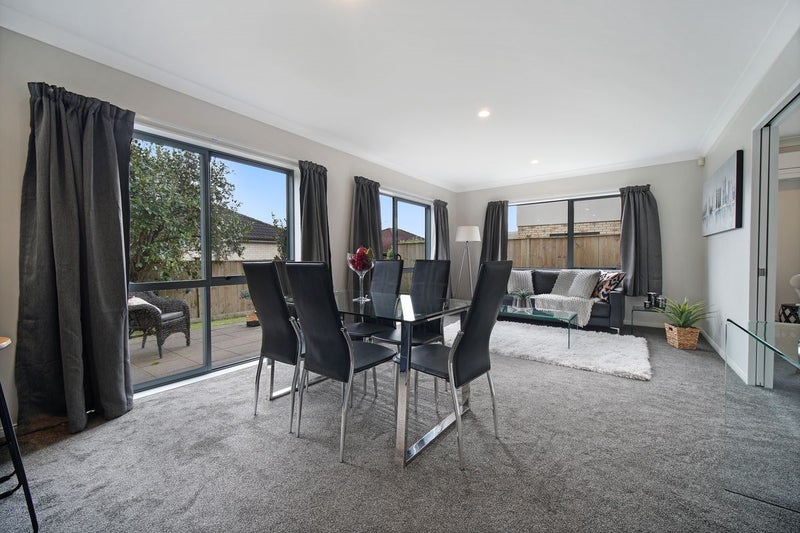 4 Coachman Drive, Flat Bush, Auckland - Carousel 2