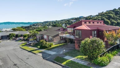 16 Chestnut Grove, Maungaraki, Lower Hutt - Carousel 1