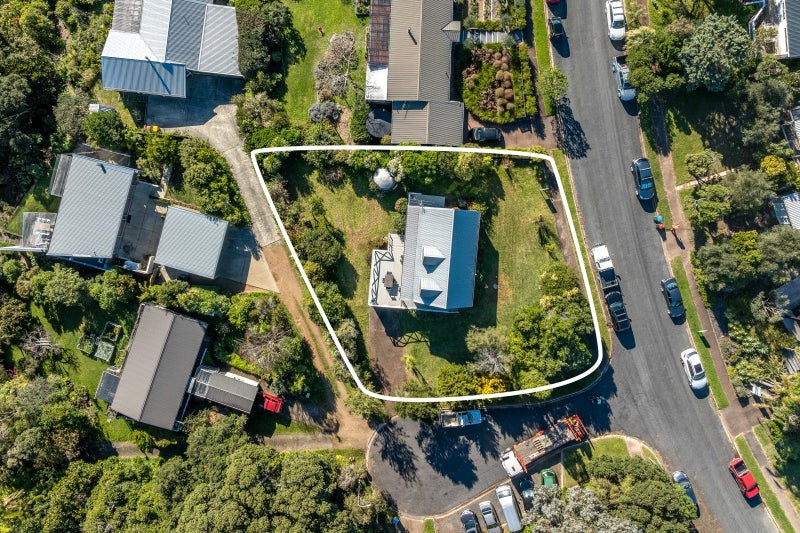 17 Kennedy Point Road, Surfdale, Waiheke Island - Carousel 21