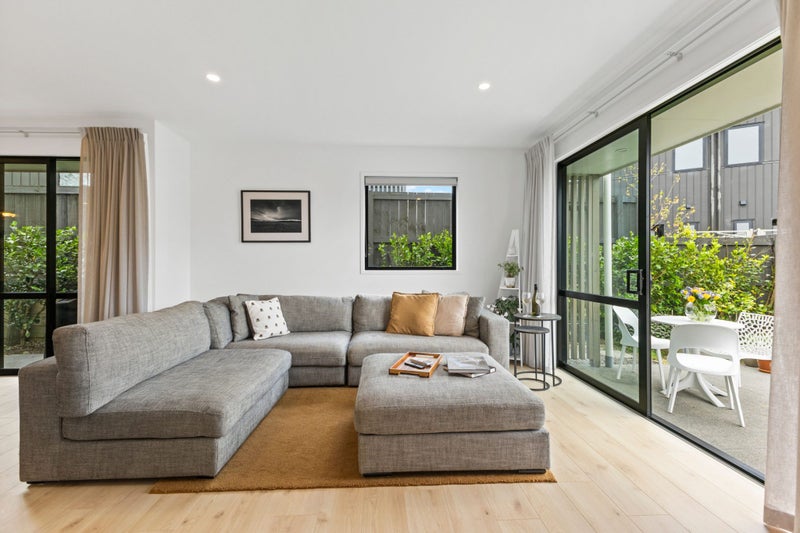 19 Cessna Crescent, Mangere, Auckland - Carousel 2