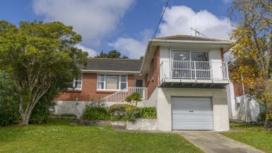 61 Taylor Terrace, Tawa, Wellington - Carousel 1
