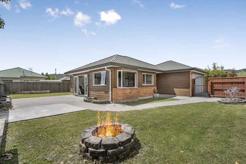 17 Messines Avenue, Trentham, Upper Hutt - Carousel 1