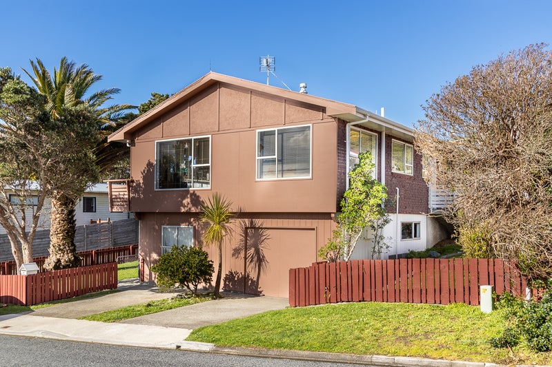 37 Edgecombe Street, Newlands, Wellington - Carousel 1