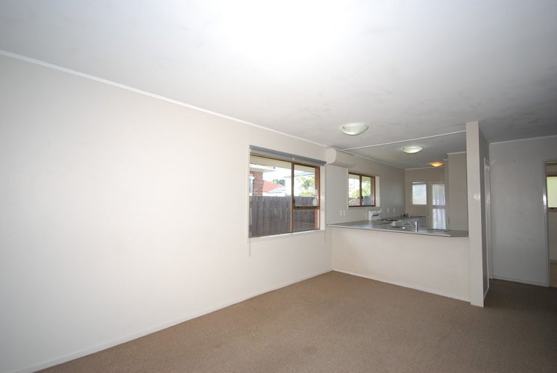 8 Saxon Street, Waterview, Auckland - Carousel 2