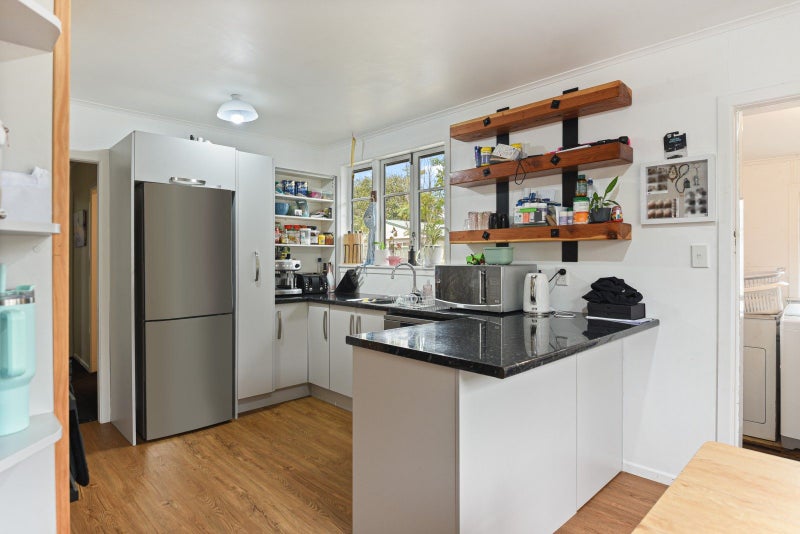 11 Glenfield Road, Owhata, Rotorua - Carousel 2