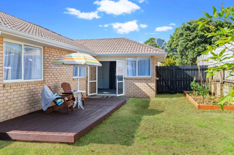 6 Piriti Place, Weymouth, Auckland - Carousel 1