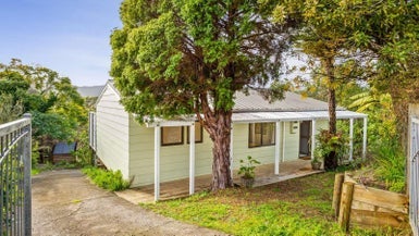 4 Staley Road, Parau, Auckland - Carousel 1