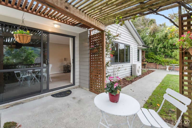 32A Dowling Grove, Silverstream, Upper Hutt - Carousel 2