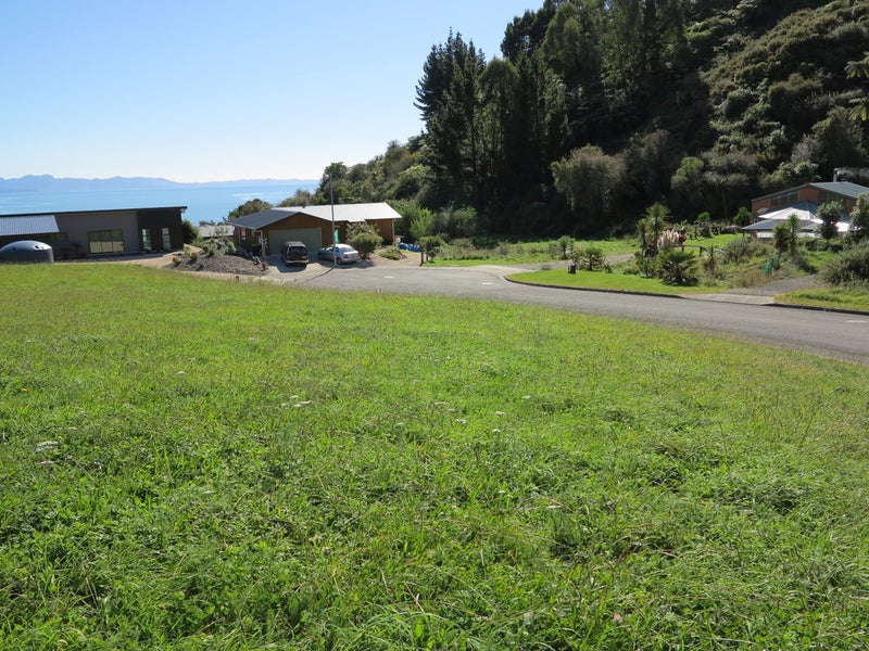 13 Pohutukawa Place, Takaka - Carousel 1