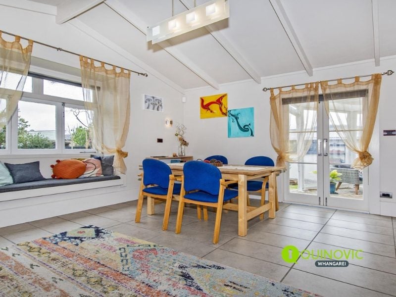 20 Dinniss Avenue, Regent, Whangarei - Carousel 1