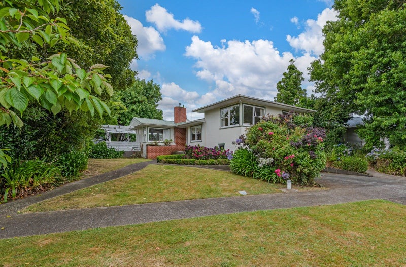 15 Surrey Crescent, Hokowhitu, Palmerston North - Carousel 1