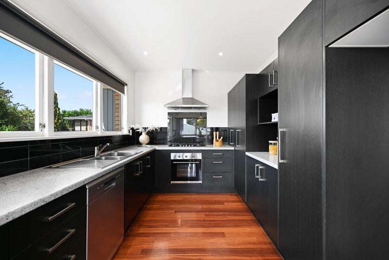 51 Flynn Road, Hillcrest, Hamilton - Carousel 2