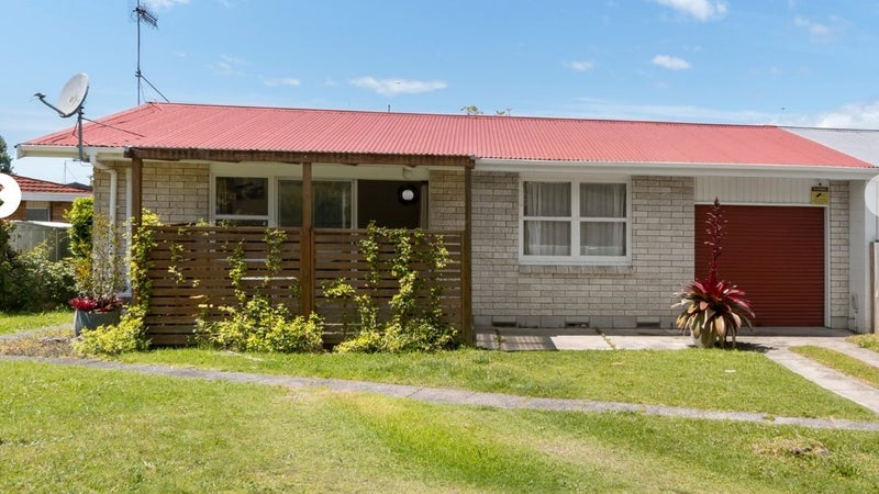 3 Highfield Crescent, Brookfield, Tauranga - Carousel 1