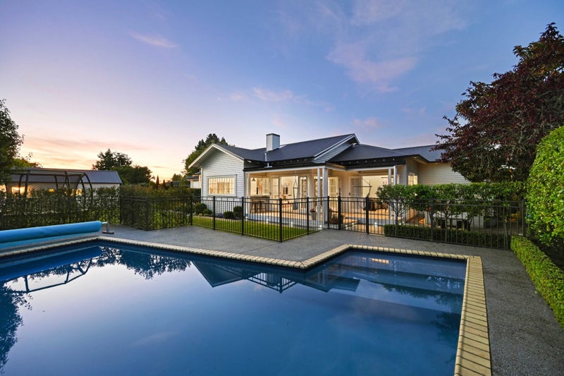 16 Endeavour Avenue, Flagstaff, Hamilton - Carousel 1