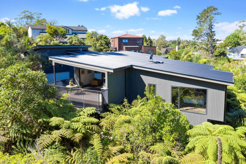 16 Tree Fern Trail, Campbells Bay, Auckland - Carousel 2
