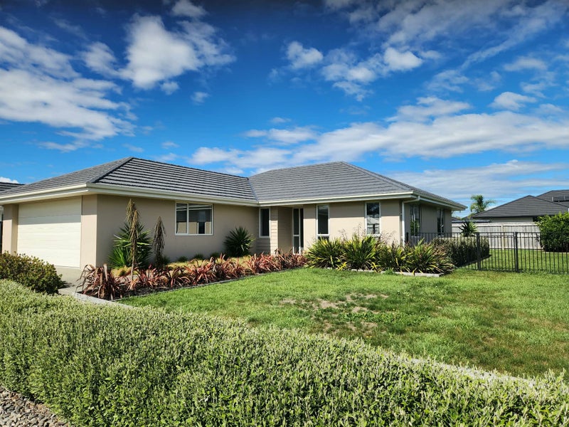 6 Oakdale Grove, Richmond, Richmond - Carousel 1