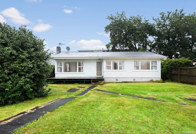 15 Te Kanawa Crescent, Henderson, Auckland - Carousel 1