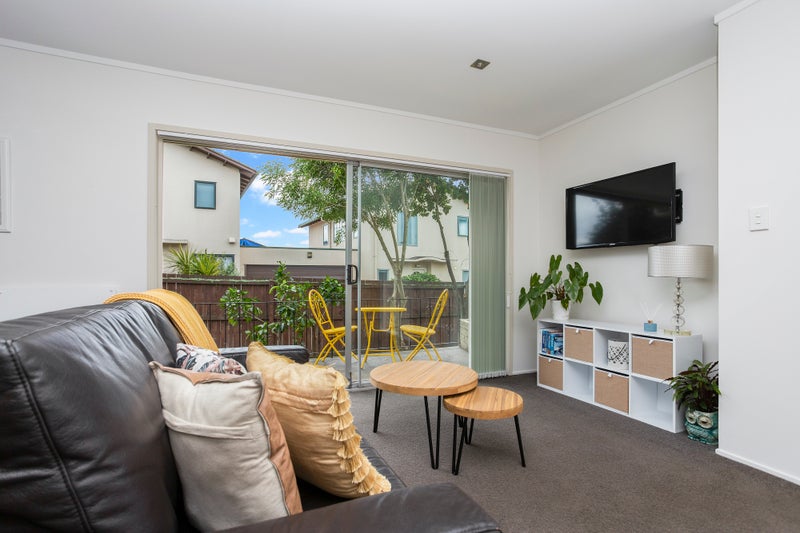 2/15 Riverview Road, Panmure, Auckland - Carousel 2