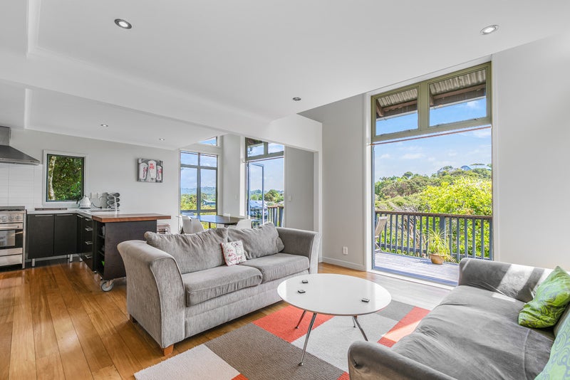 53 Makora Avenue, Oneroa, Waiheke Island - Carousel 1