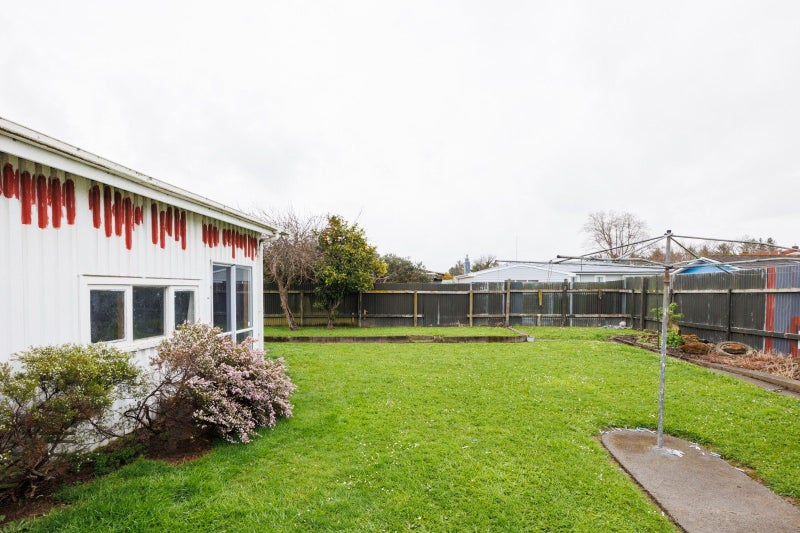 69 Highbury Avenue, Highbury, Palmerston North - Carousel 13