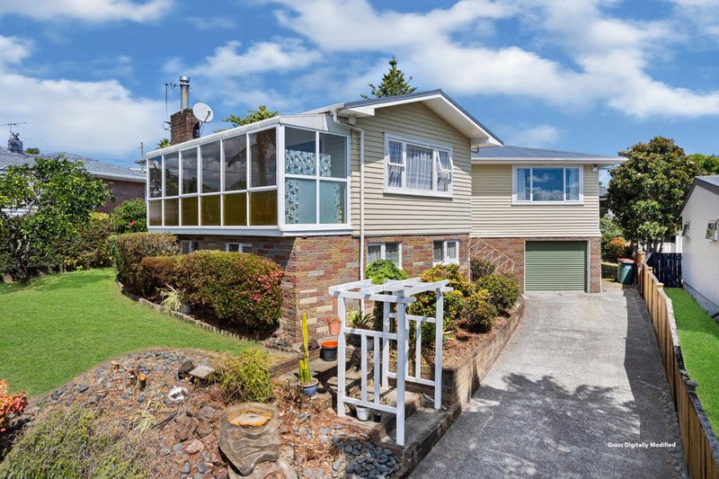 9 Lynmore Drive, Hillpark, Auckland - Carousel 1