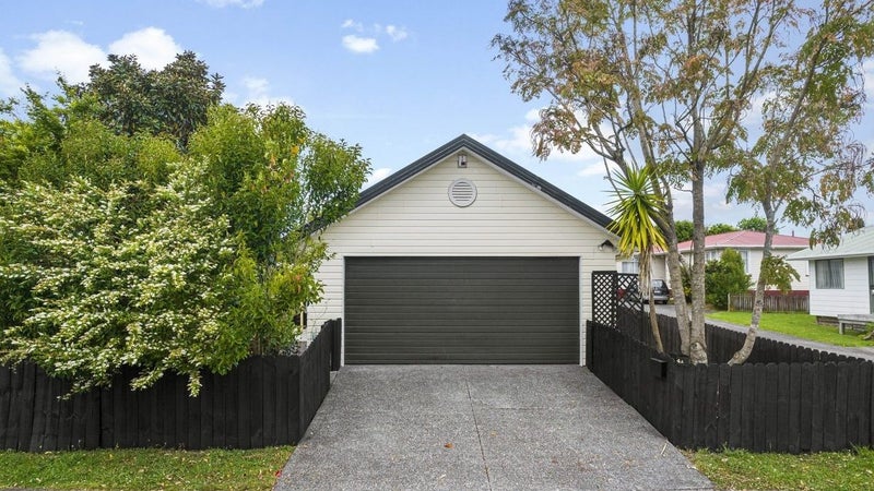 4A Stephen Avenue, Henderson, Auckland - Carousel 1