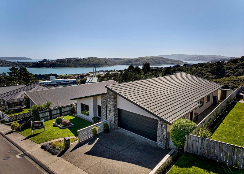 32 Aspiring Terrace, Aotea, Porirua - Carousel 2