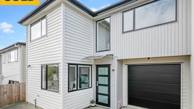 1B Nor'East Drive, Northcross, Auckland - Carousel 1