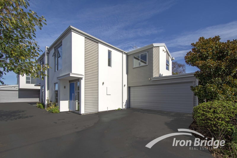 8 Heywood Terrace, Richmond, Christchurch - Carousel 1