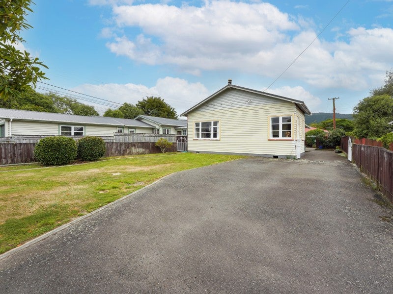 47 Palmer Crescent, Silverstream, Upper Hutt - Carousel 1