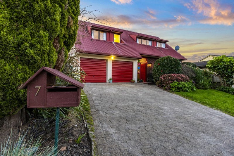 7 Hartfield Rise, Pahurehure, Papakura - Carousel 1
