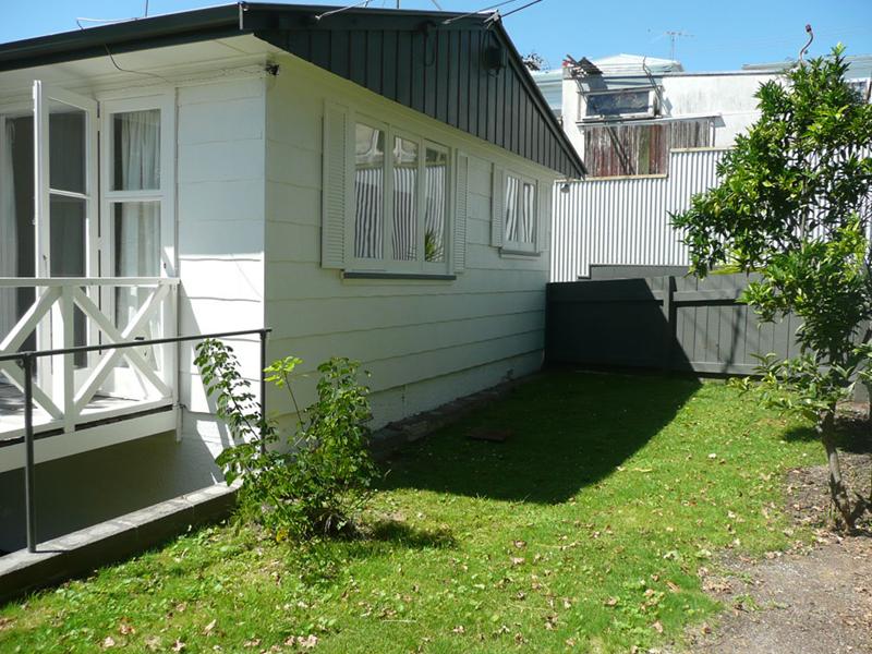 1/10 William Bond Street, Stanley Point, Auckland - Carousel 1